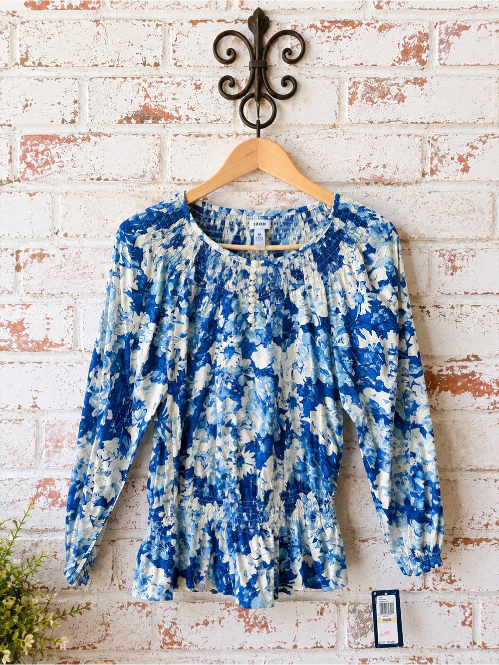 NWT IZOD Blue & White Floral Smocked Peasant Blouse | Size Medium